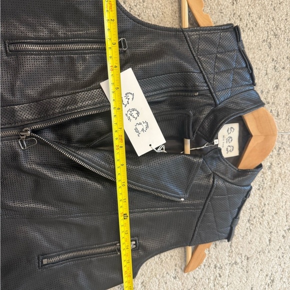 Sea New York NWT size 2 Black Textured Leather Vest- retails 710 US - Picture 9 of 14